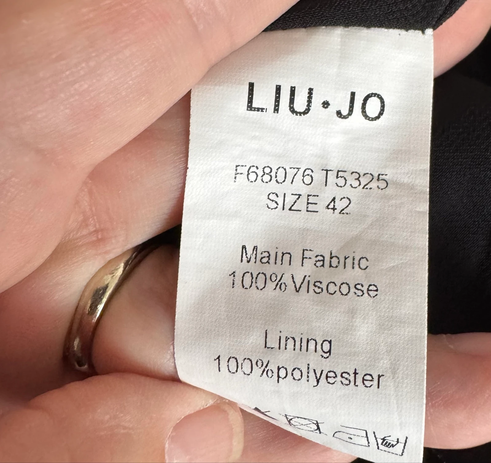 LIU JO Milano vestido floral negro con estampado de flores rosas – photo 13